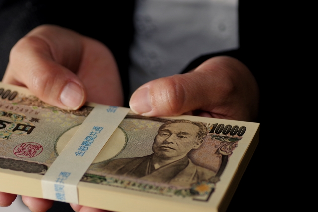 闇金業者に大金を渡してしまう。山形市の闇金被害の相談は弁護士や司法書士に無料でできます
